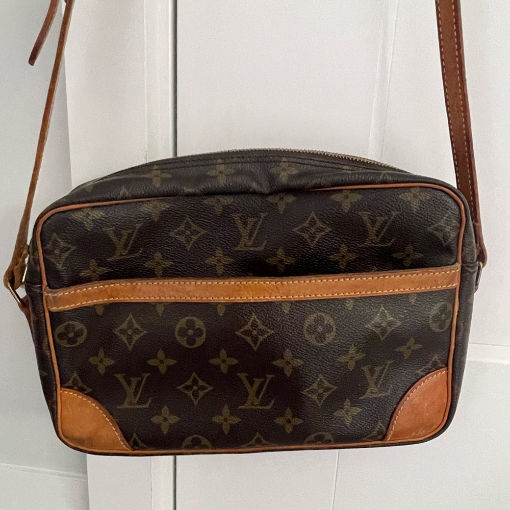 Louis Vuitton Shoulder Bag